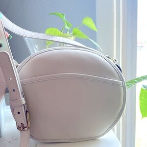 Julie’s 🩷White Chester coach vintage .